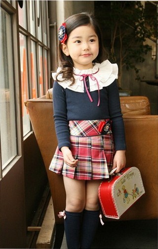 韩国进口童装 B2W2正品 甜美褶皱花边立领长袖T恤+经典格子百搭半身裙 .