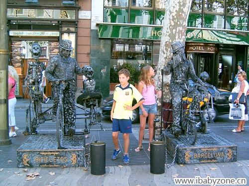 巴塞La Rambla大街人体雕塑9
