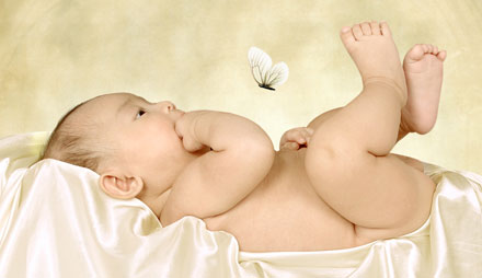 新生宝宝与蝴蝶