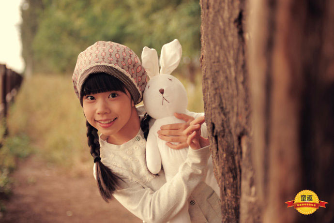 刘冰雨_抱小白兔的小女孩